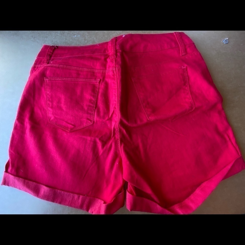 EUC Red Relativity Shorts. Size‎ 12 - Picture 3 of 5